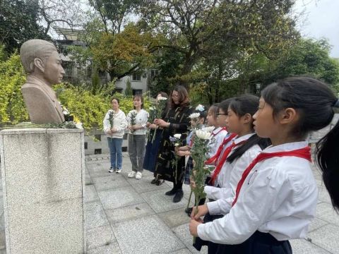 重庆市渝北区旭辉小学: 缅怀先烈 举行清明节纪念活动